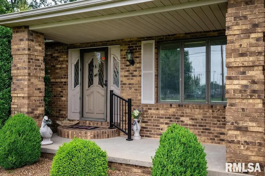 604 E Clark Street, Marion, IL 62959 - #3