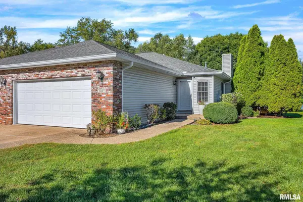 2407 Lakeshore Drive, Pekin, IL 61554