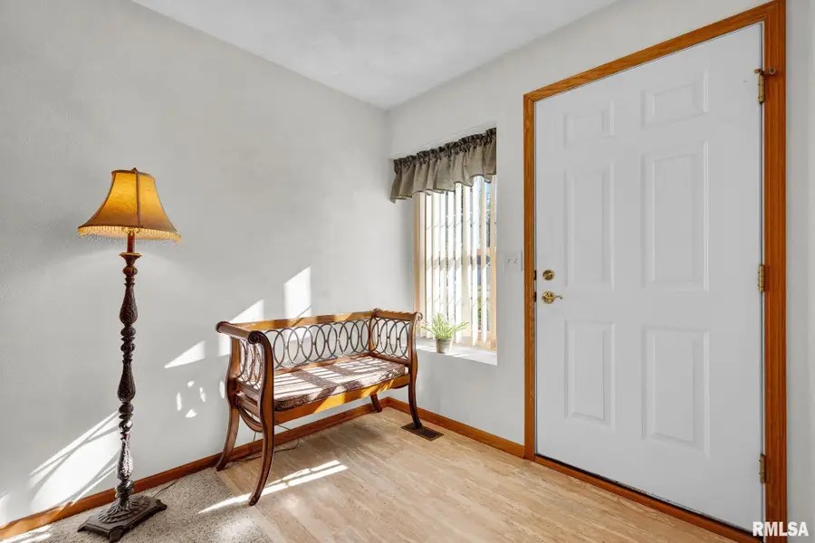 2407 Lakeshore Drive, Pekin, IL 61554 - #3