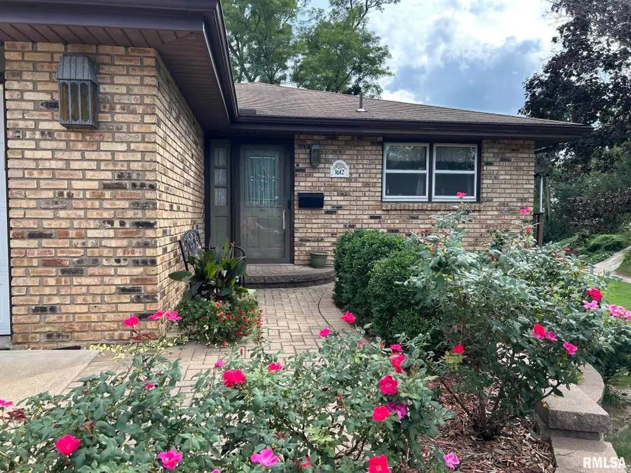 1612 Summit Drive, Pekin, IL 61554 - #3