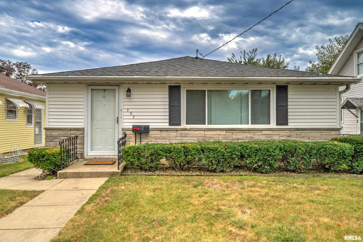 902 E Maywood Avenue, Peoria, IL 61603 - #1