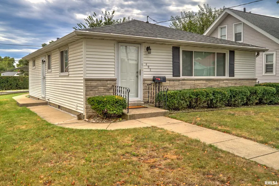 902 E Maywood Avenue, Peoria, IL 61603 - #2