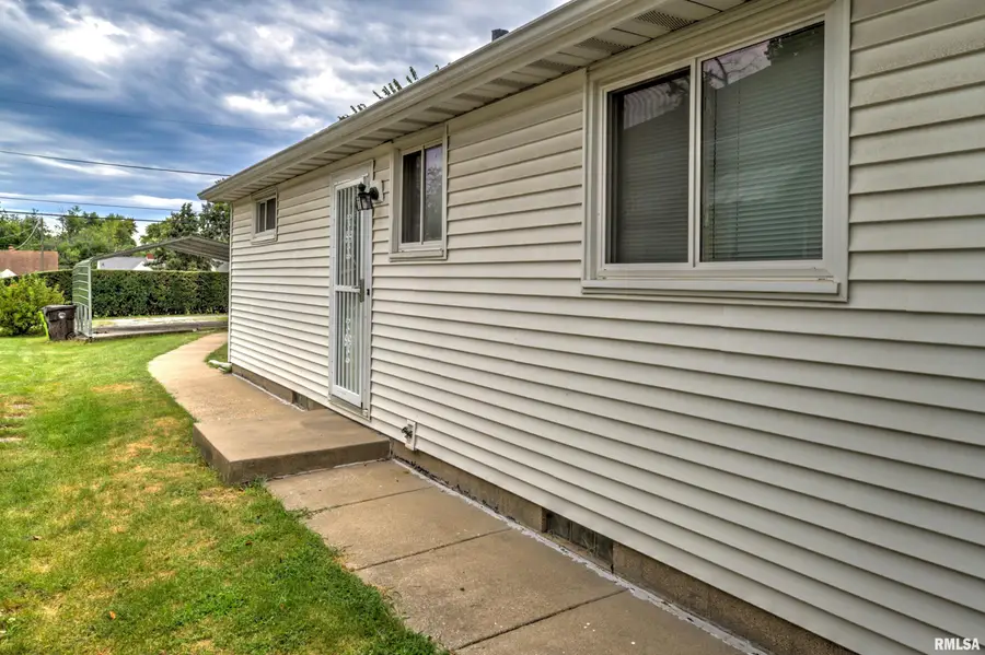 902 E Maywood Avenue, Peoria, IL 61603 - #3
