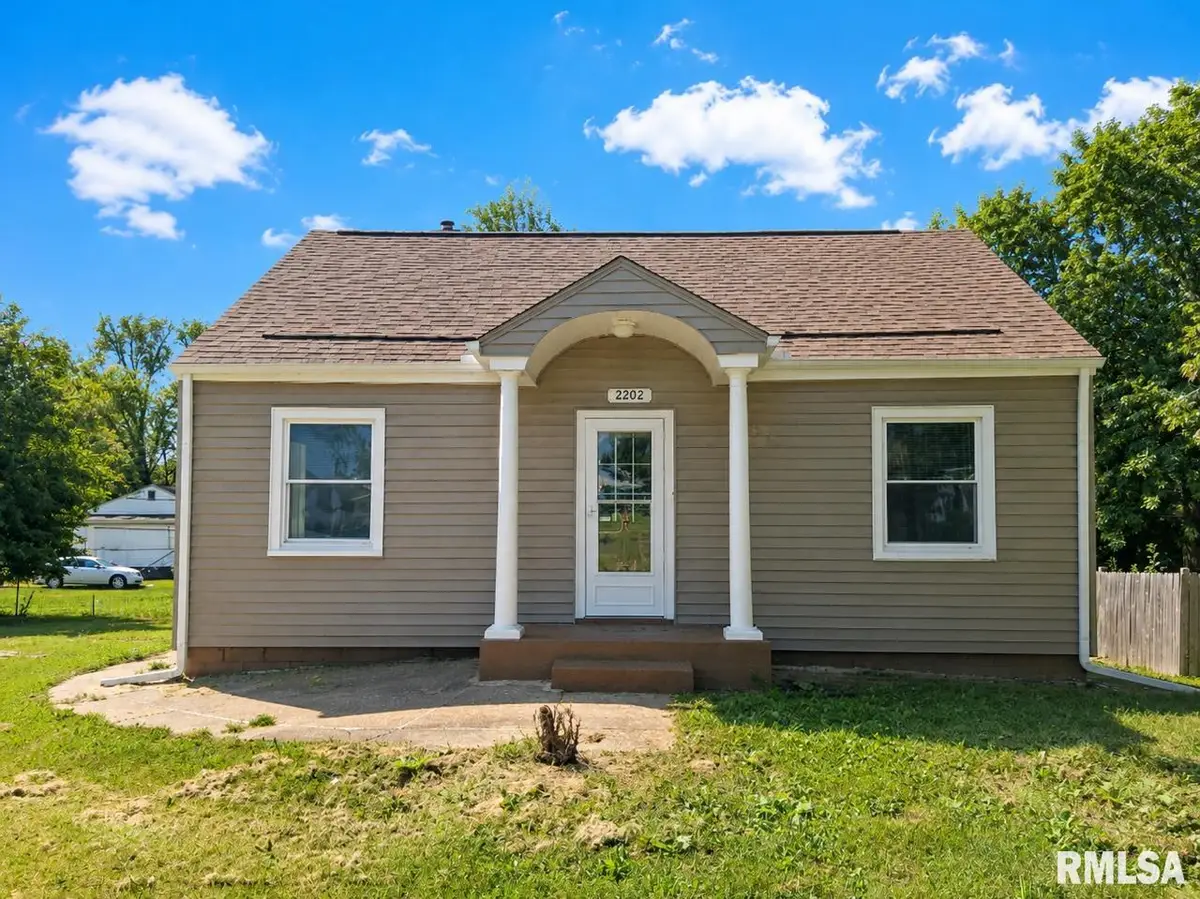 2202 W Tripp Avenue, Peoria, IL 61604 - #1