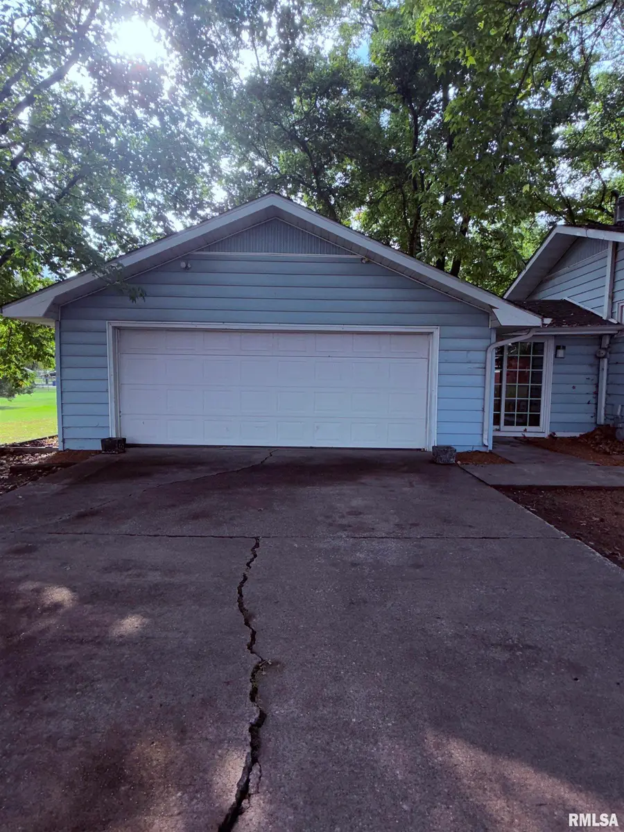 707 S Broadway Street, Sesser, IL 62884 - #2