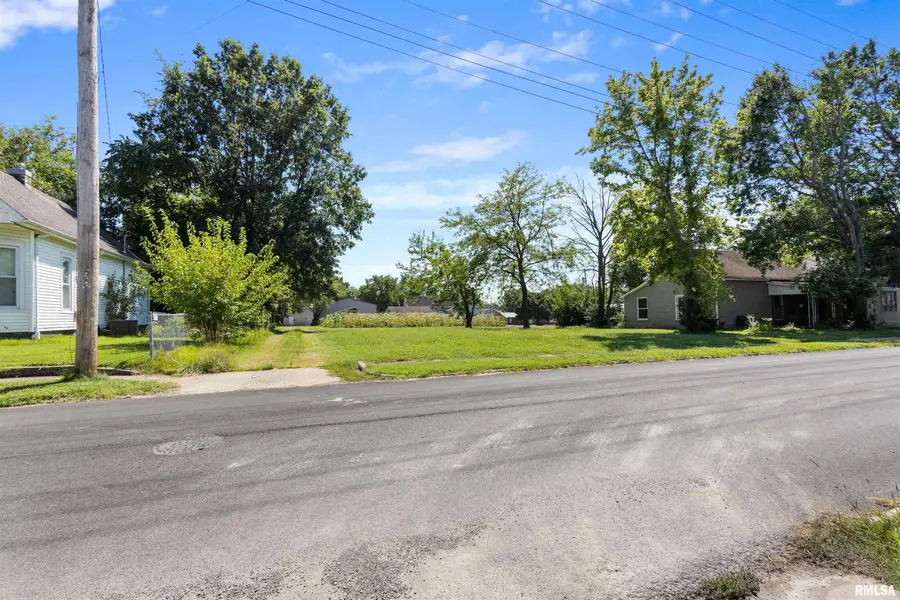 907 W White Street, Marion, IL 62959 - #3