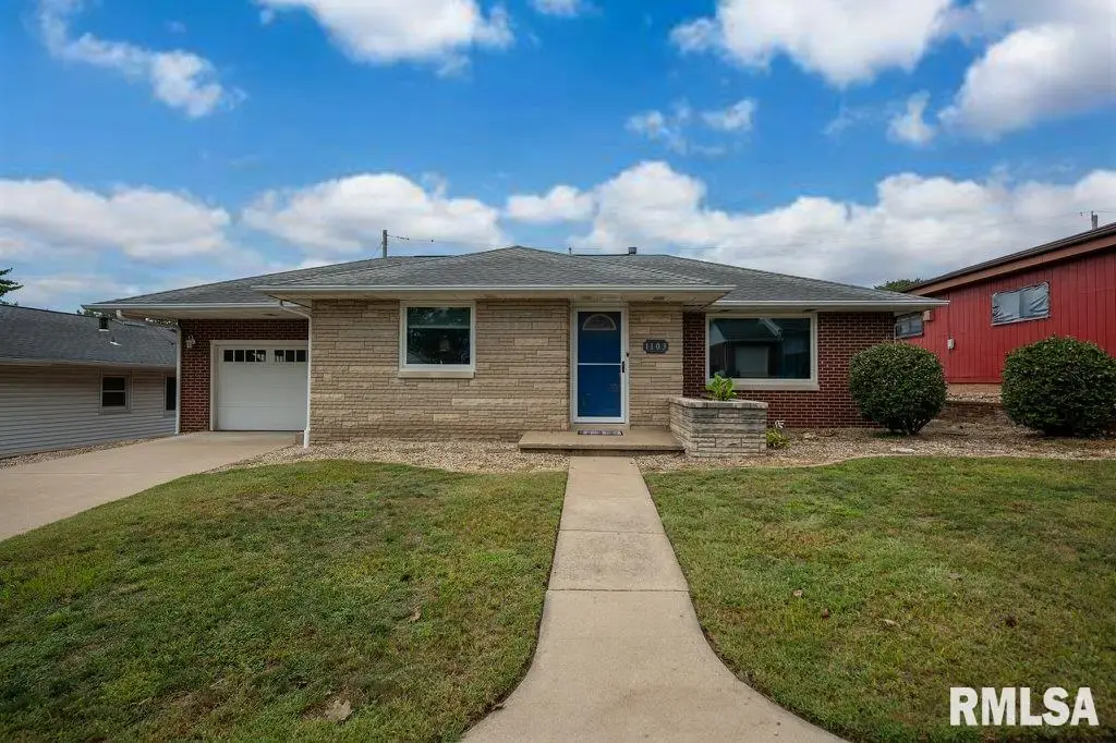 1103 Jefferson Street, Pekin, IL 61554 - #1