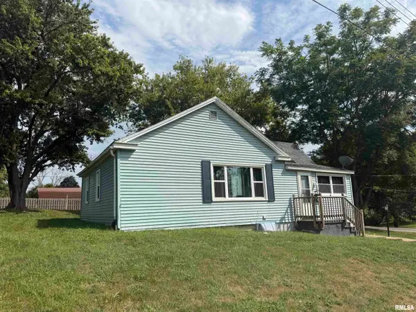 704 E Halsey Avenue, Lewistown, IL 61542