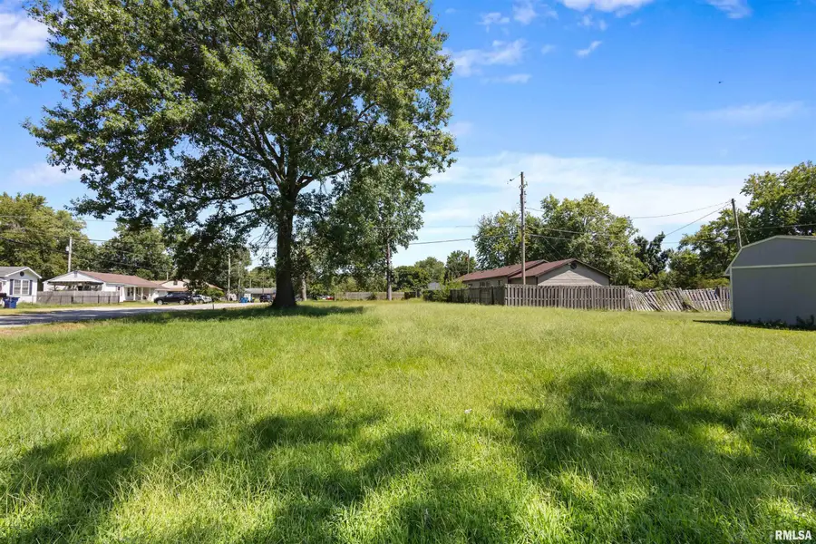 1201 W Concord Street, Marion, IL 62959 - #2