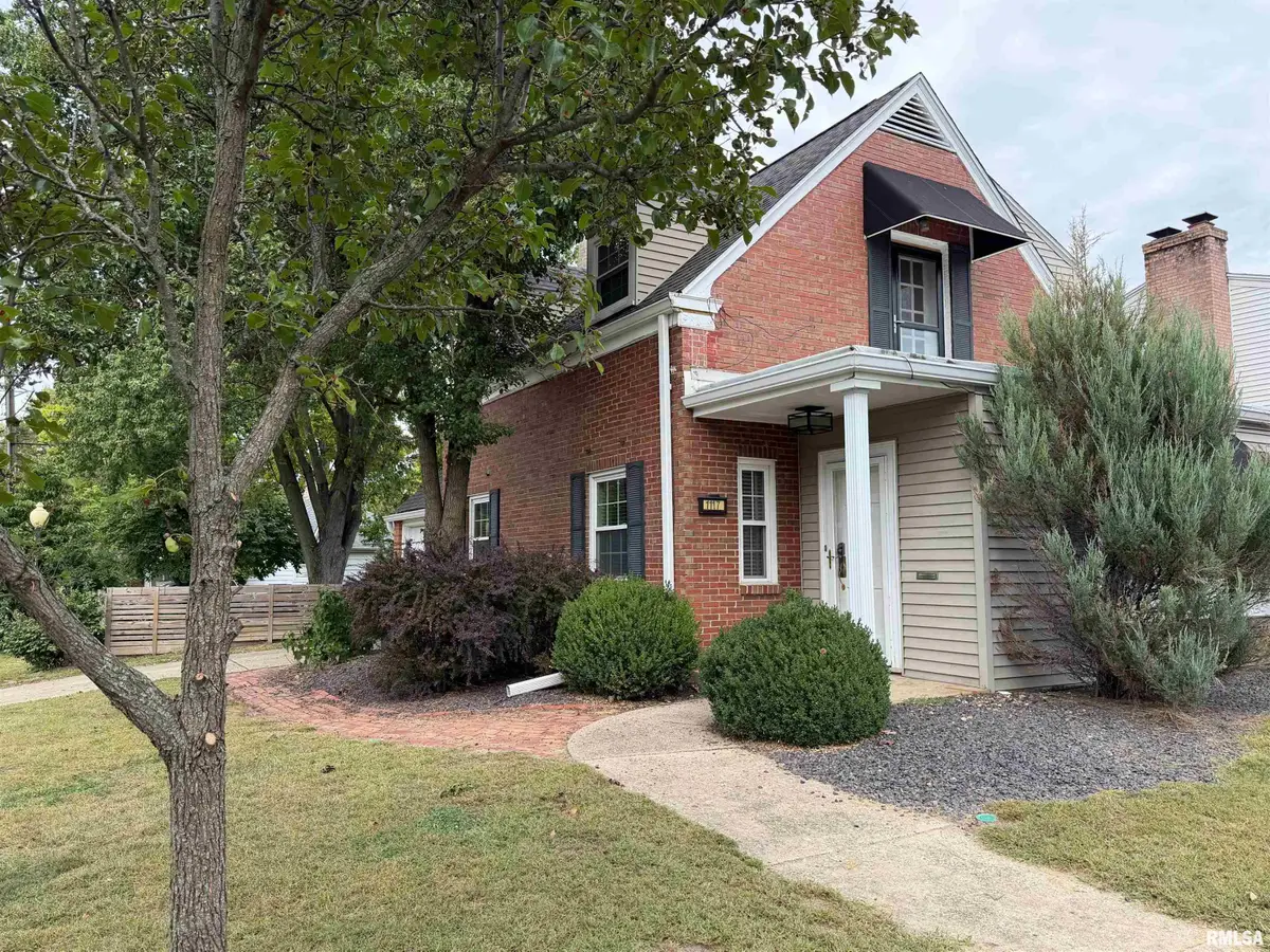 1117 E Fairoaks Avenue, Peoria, IL 61603 - #1