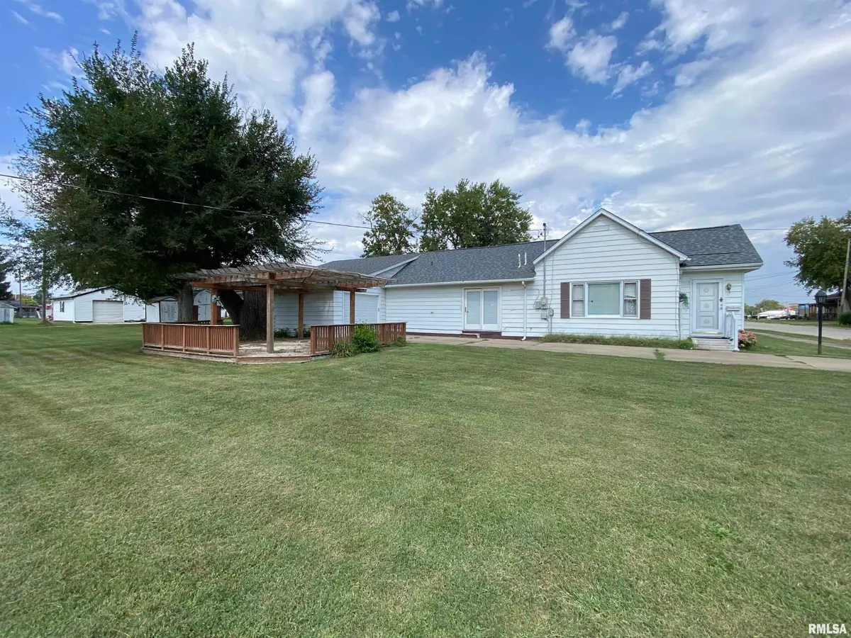 946 S 7th Avenue, Canton, IL 61520 - #1
