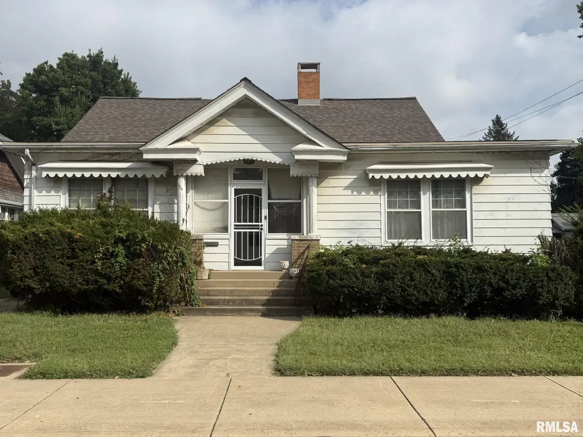 901 W Columbia Terrace, Peoria, IL 61606 - #1