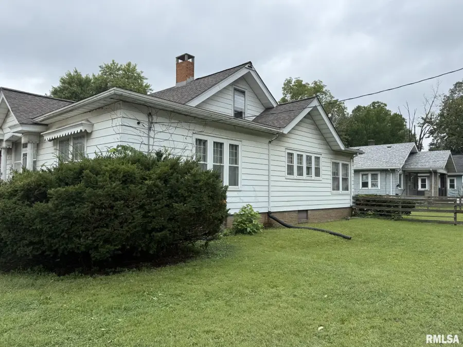 901 W Columbia Terrace, Peoria, IL 61606 - #2