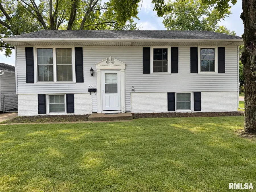 2200 Dominion Avenue, Pekin, IL 61554 - #2
