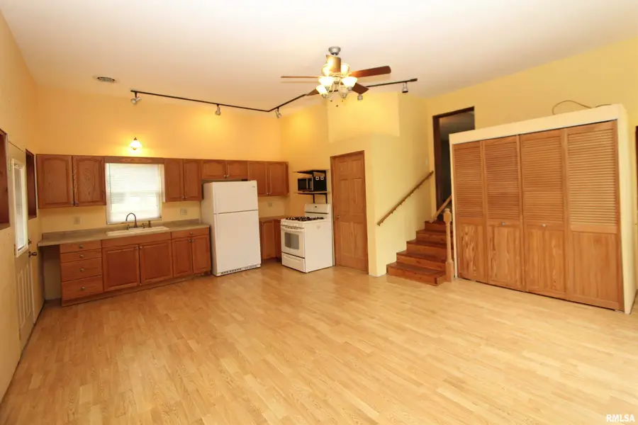 621 N Stewart Street, Creve Coeur, IL 61610 - #3