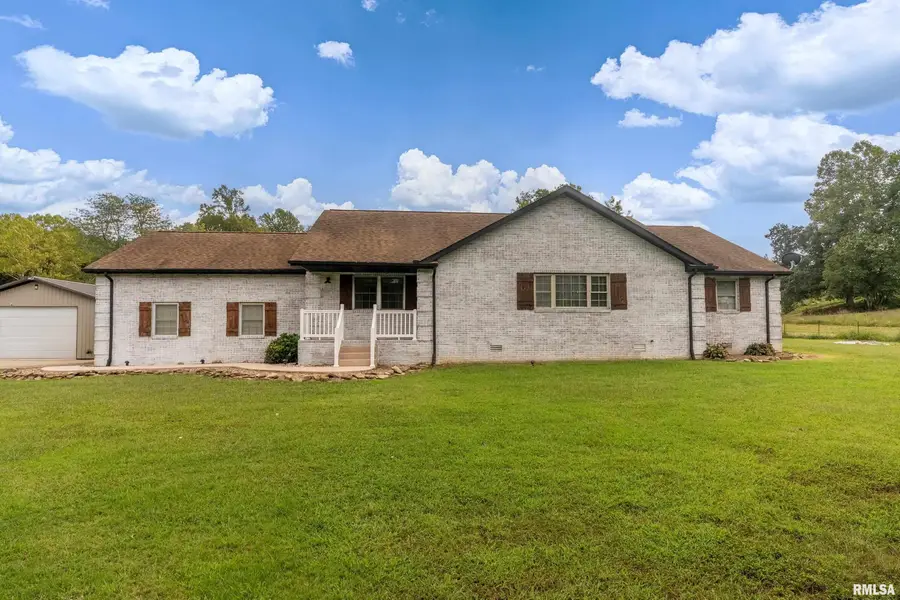 1122 S Wolf Creek Road, Carbondale, IL 62902 - #2
