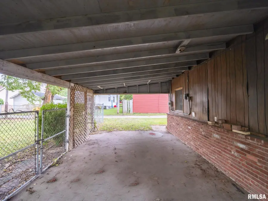 305 S 12th Street, Pekin, IL 61554 - #2