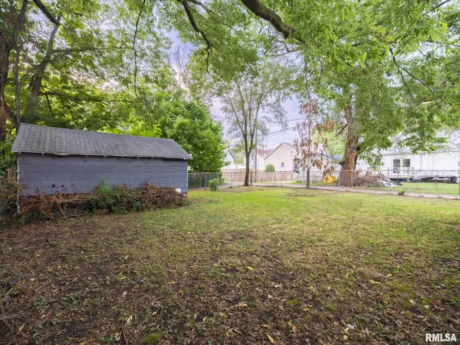 305 S 12th Street, Pekin, IL 61554 - #3