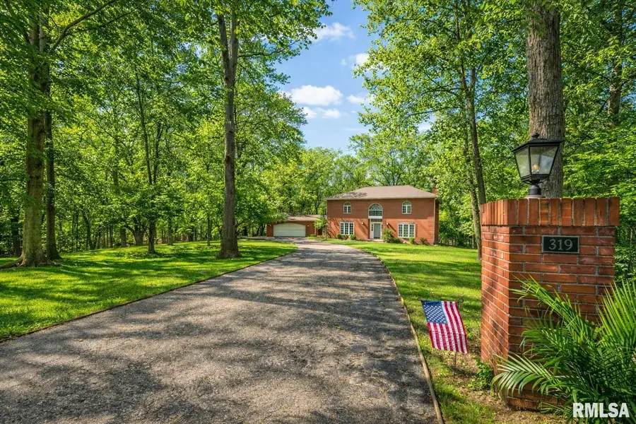 319 W Ravinwoods Road, Peoria, IL 61615 - #2