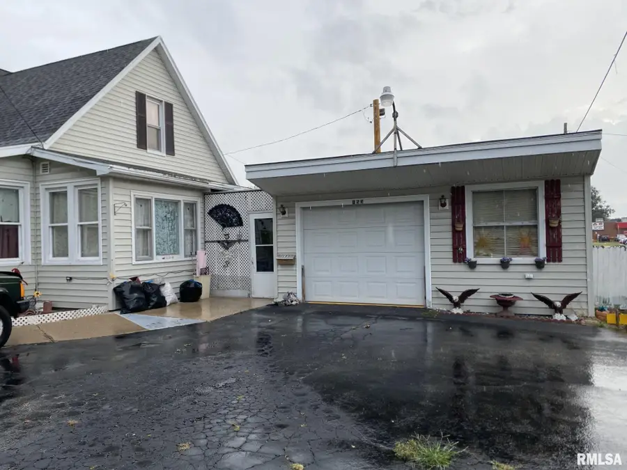 153 N 4th Avenue, Canton, IL 61520 - #2