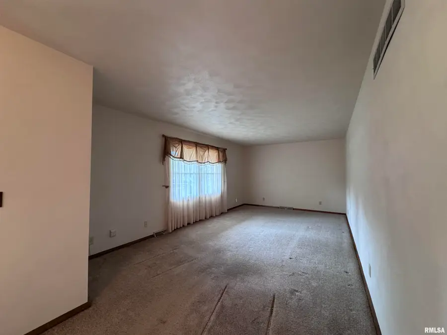 6 Sunset Lane, Bushnell, IL 61422 - #3