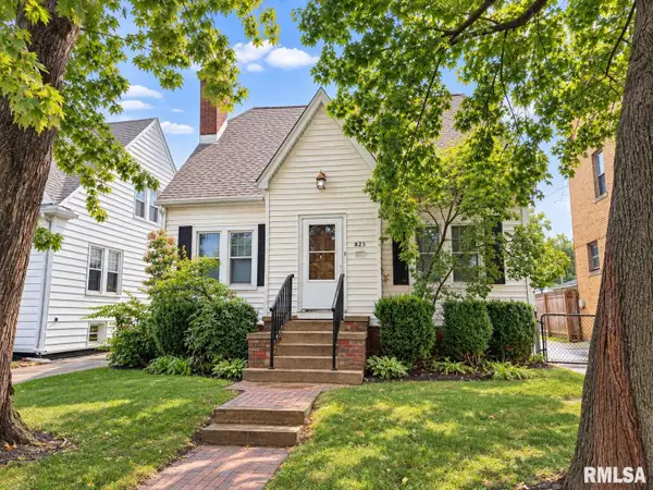 823 W Meadows Place, Peoria, IL 61604