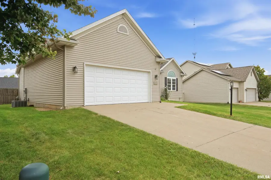 816 Agnes Street, Washington, IL 61571 - #3