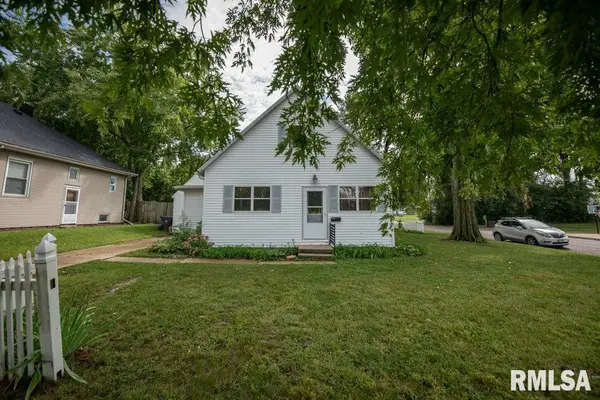 1002 Market Street, Pekin, IL 61554