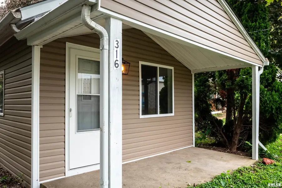 316 E Sheen Street, East Peoria, IL 61611 - #3