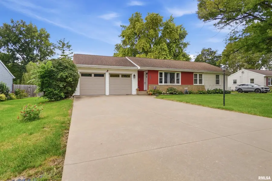 1322 E Valley Shore Drive, Peoria, IL 61615 - #2