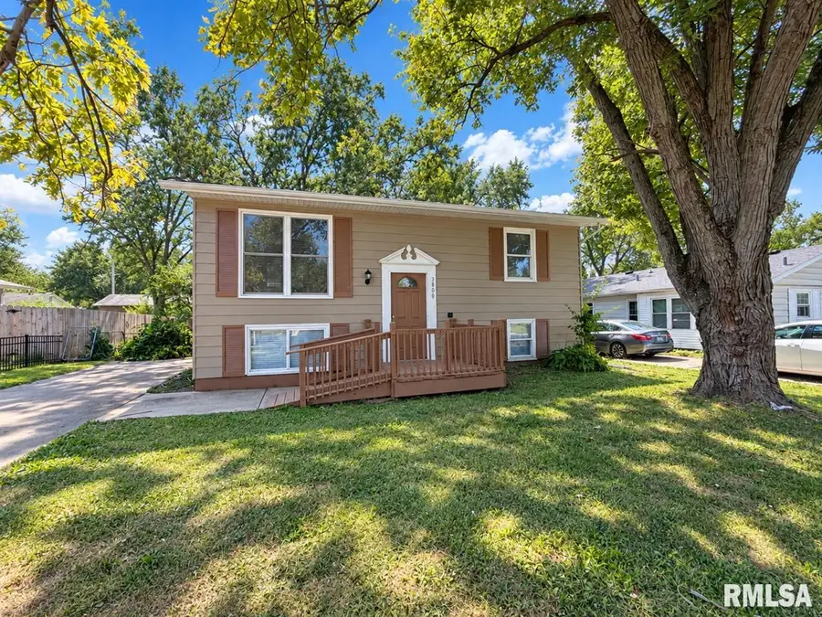 3800 W Vinton Avenue, Peoria, IL 61615 - #3