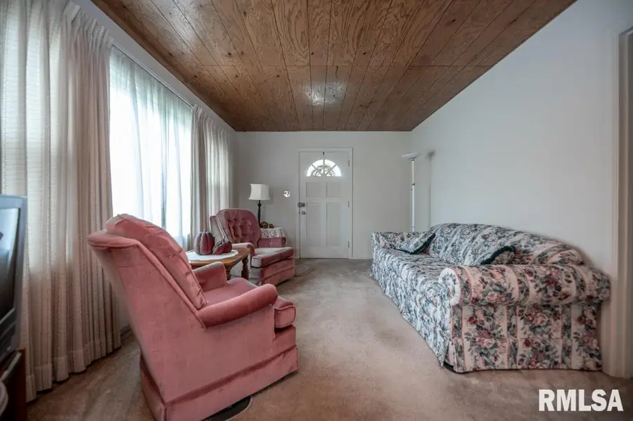 1116 E Paris Avenue, Peoria Heights, IL 61616 - #3