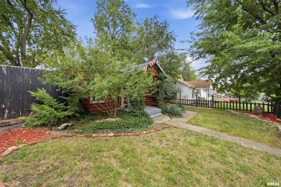 1404 S 13th Street, Pekin, IL 61554 - #3