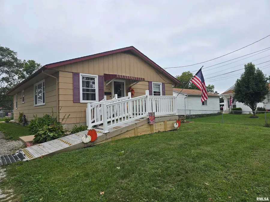 1246 E Ash Street, Canton, IL 61520 - #3