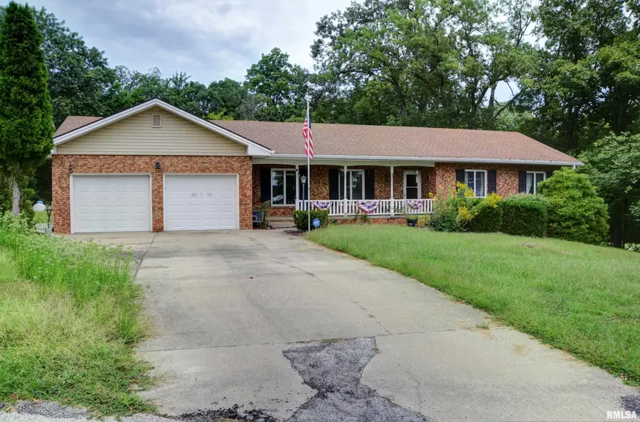11 Woodland Lane, Macomb, IL 61455 - #3