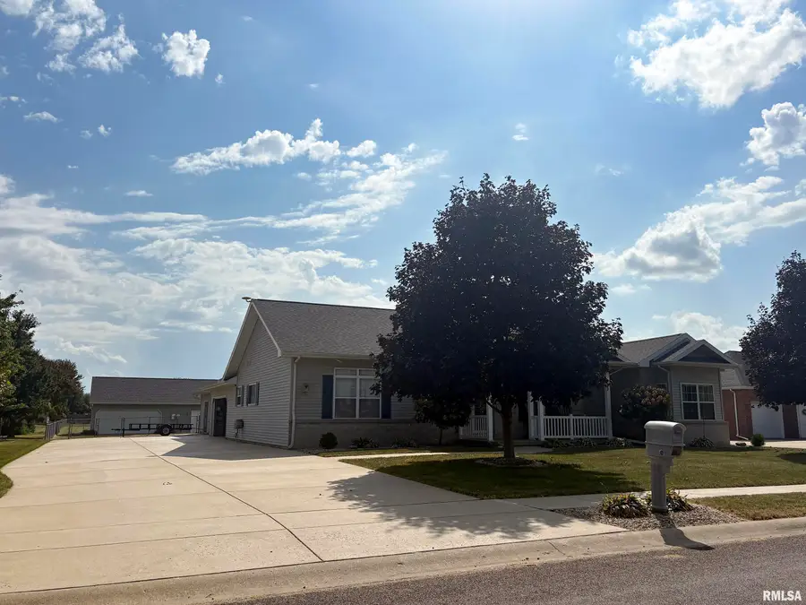 600 Deerfield Drive, Pekin, IL 61554 - #2
