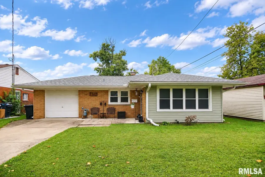 1302 Illinois Street, Pekin, IL 61554 - #2