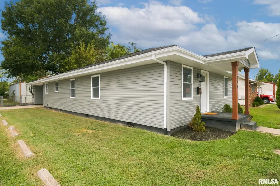 906 N Logan Street, Marion, IL 62959 - #2