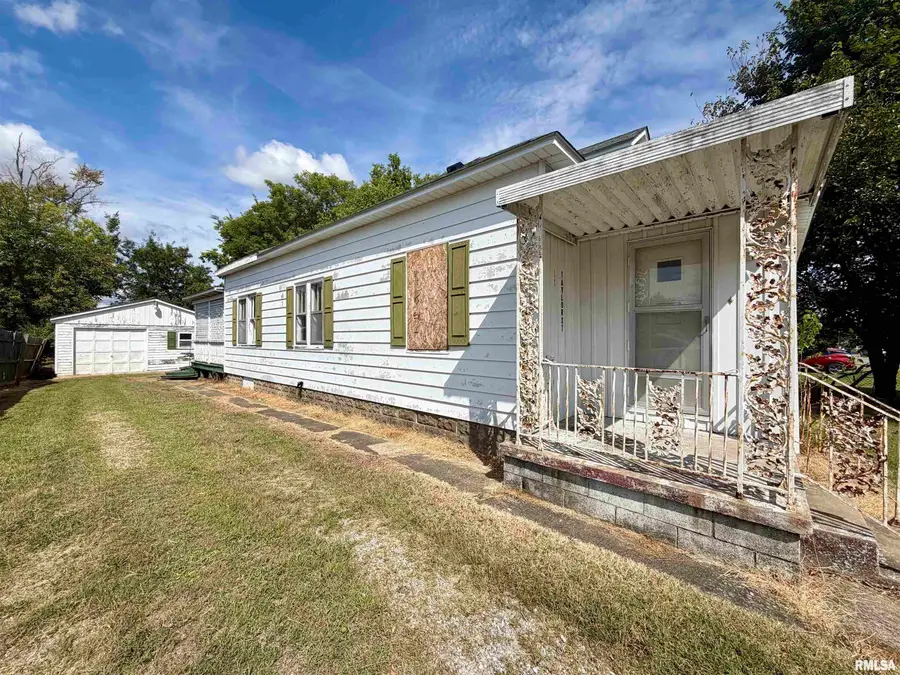 1104 Taylor Street, Eldorado, IL 62930 - #2