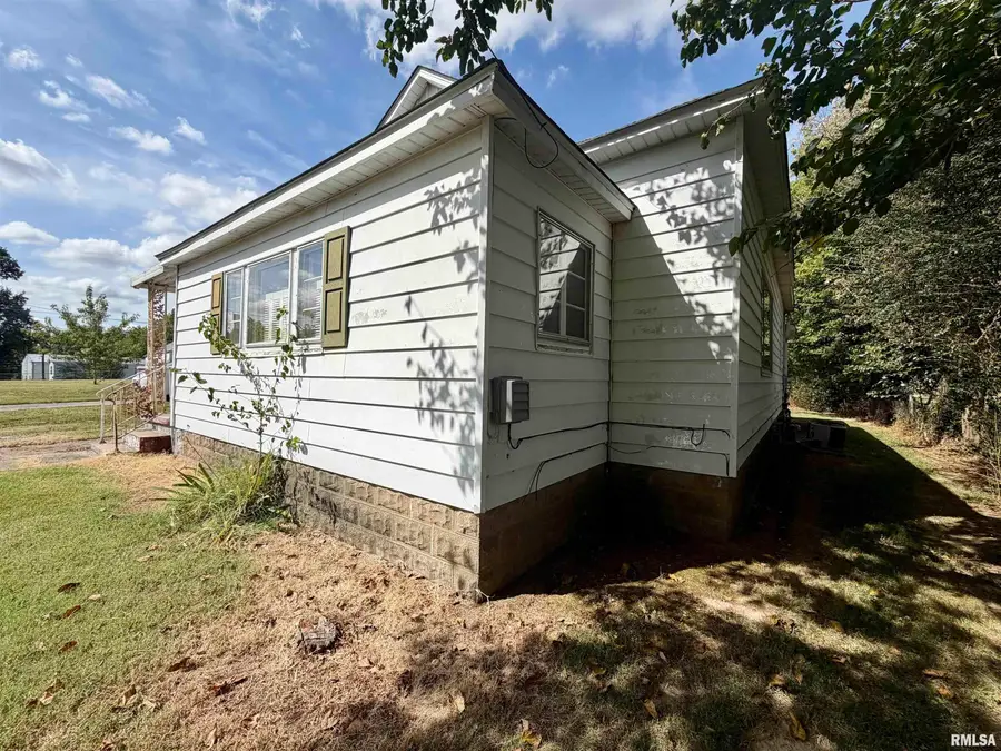 1104 Taylor Street, Eldorado, IL 62930 - #3