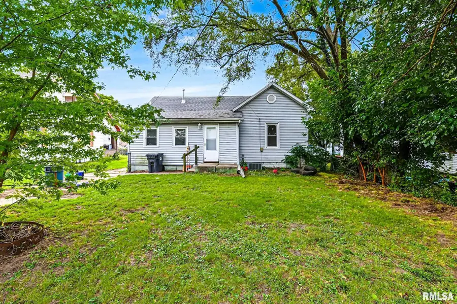 1215 Caroline Street, Pekin, IL 61554 - #2