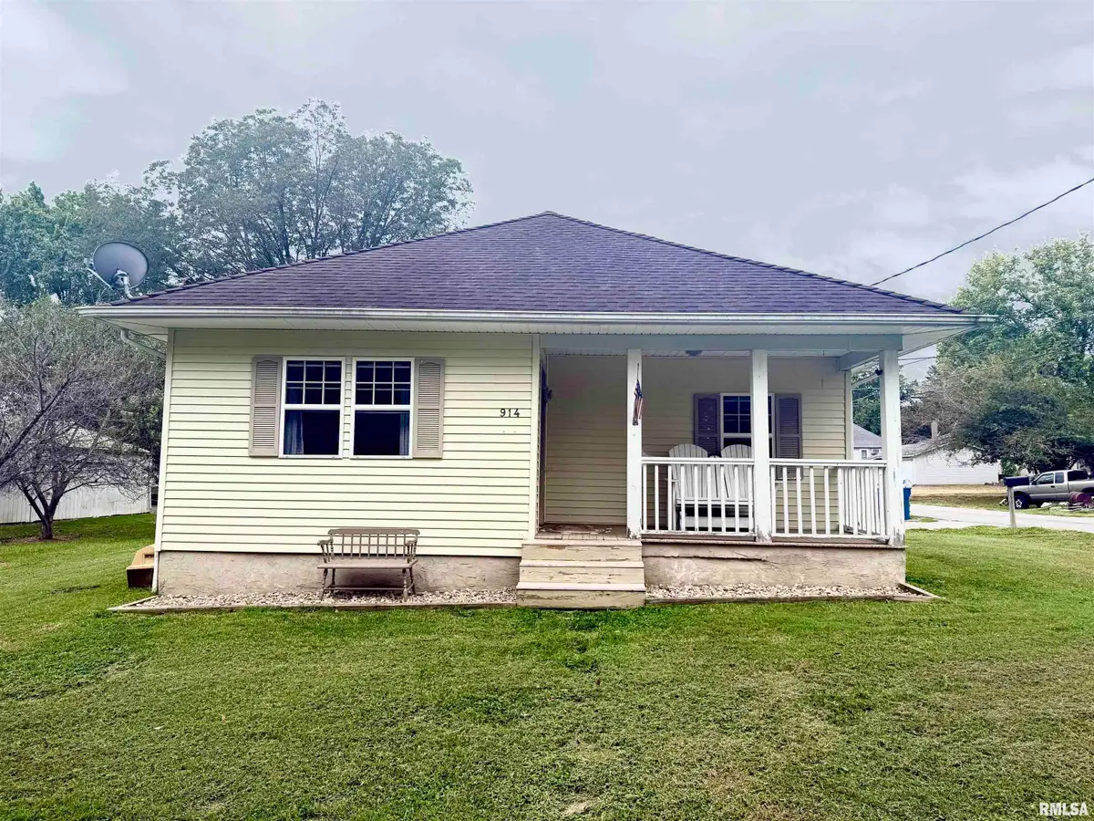 914 Chestnut Avenue, Johnston City, IL 62951 - #1
