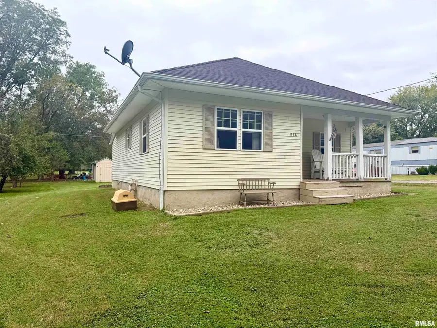 914 Chestnut Avenue, Johnston City, IL 62951 - #2
