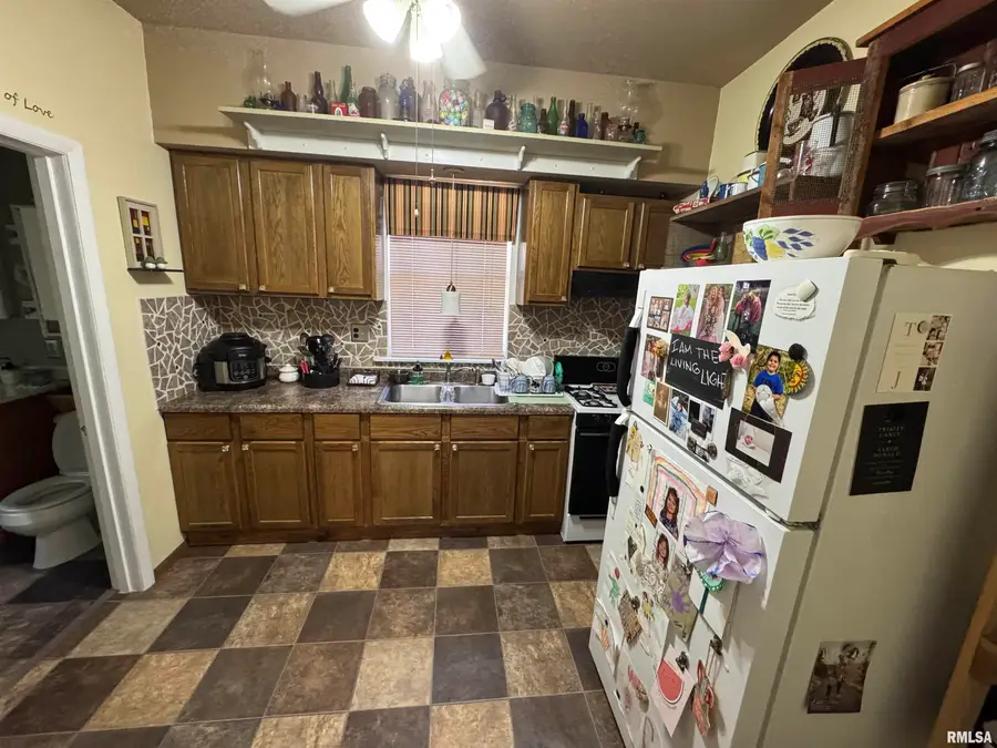 3007 N Wisconsin Avenue, Peoria, IL 61603 - #3
