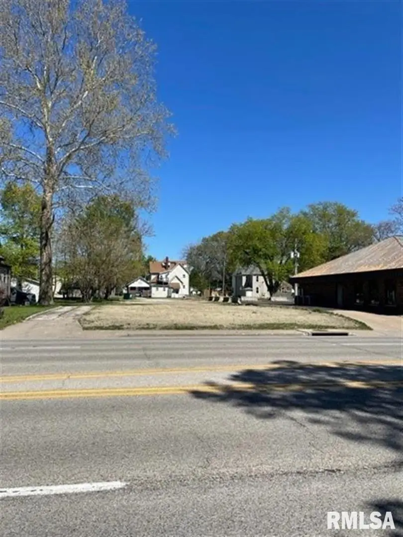 521 N Lafayette Street, Macomb, IL 61455 - #1
