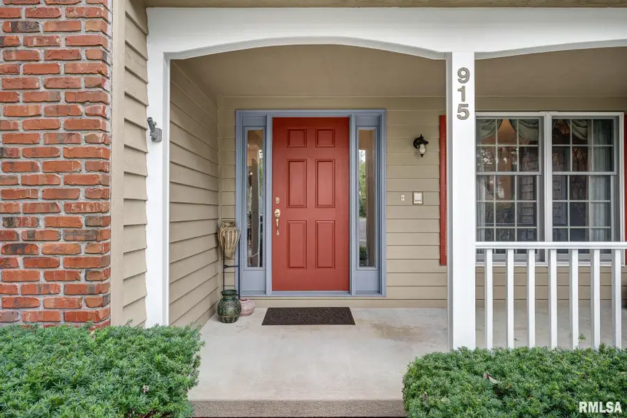 915 W Butterfield Court, Peoria, IL 61614 - #2