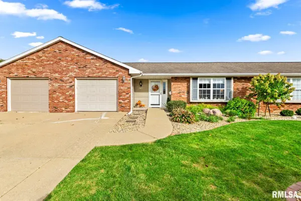 2744 Village Court, Pekin, IL 61554