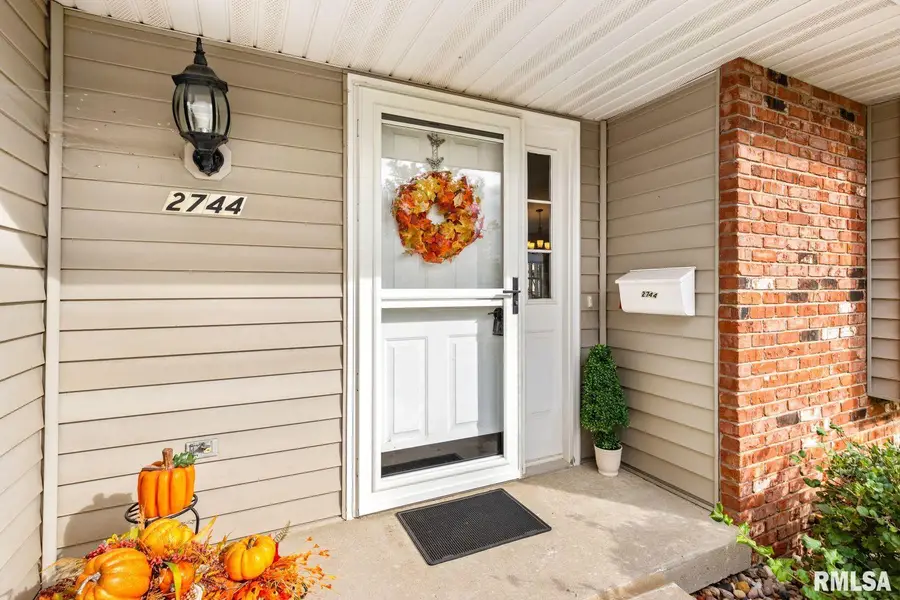 2744 Village Court, Pekin, IL 61554 - #3