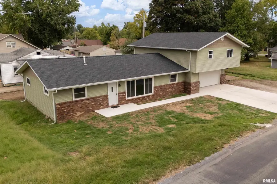 1016 N 13th Street, Herrin, IL 62948 - #2