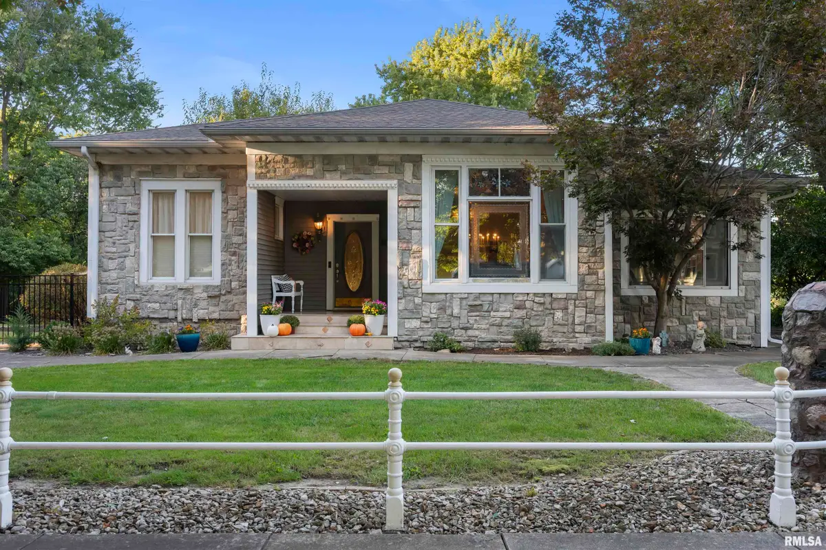 603 W 3rd Street, Delavan, IL 61734 - #1